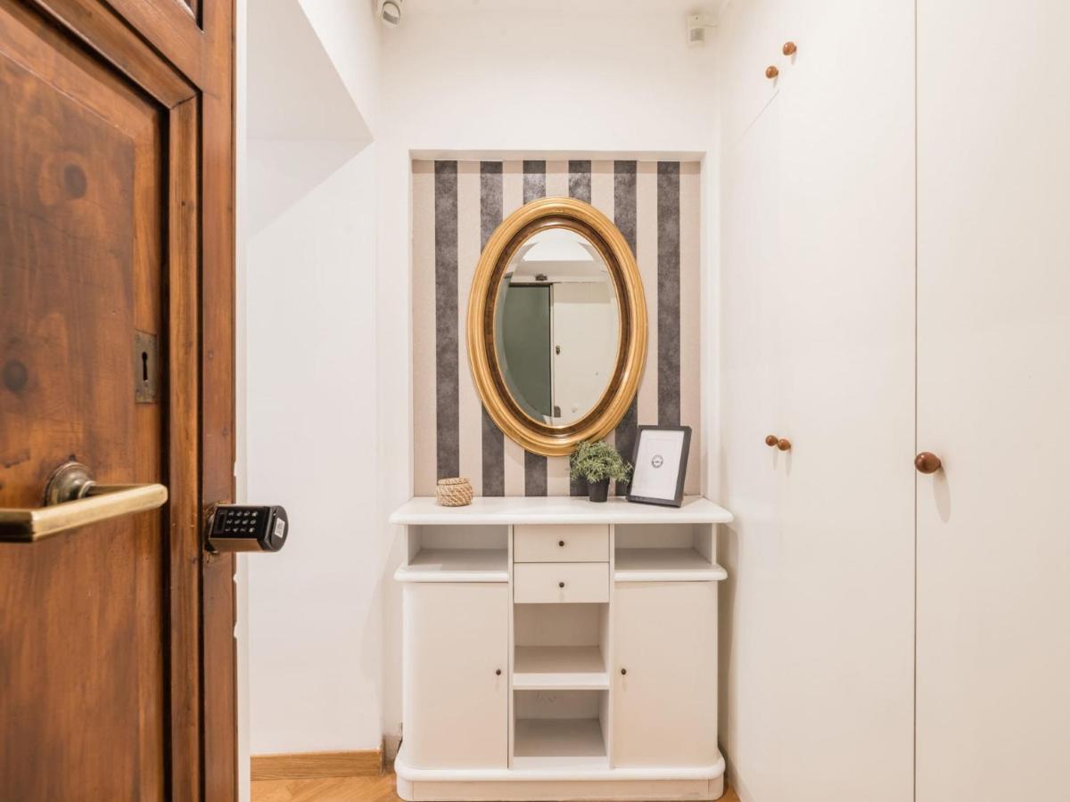The Best Rent - Spacious Three-Bedroom Apartment Near The Colosseum روما المظهر الخارجي الصورة