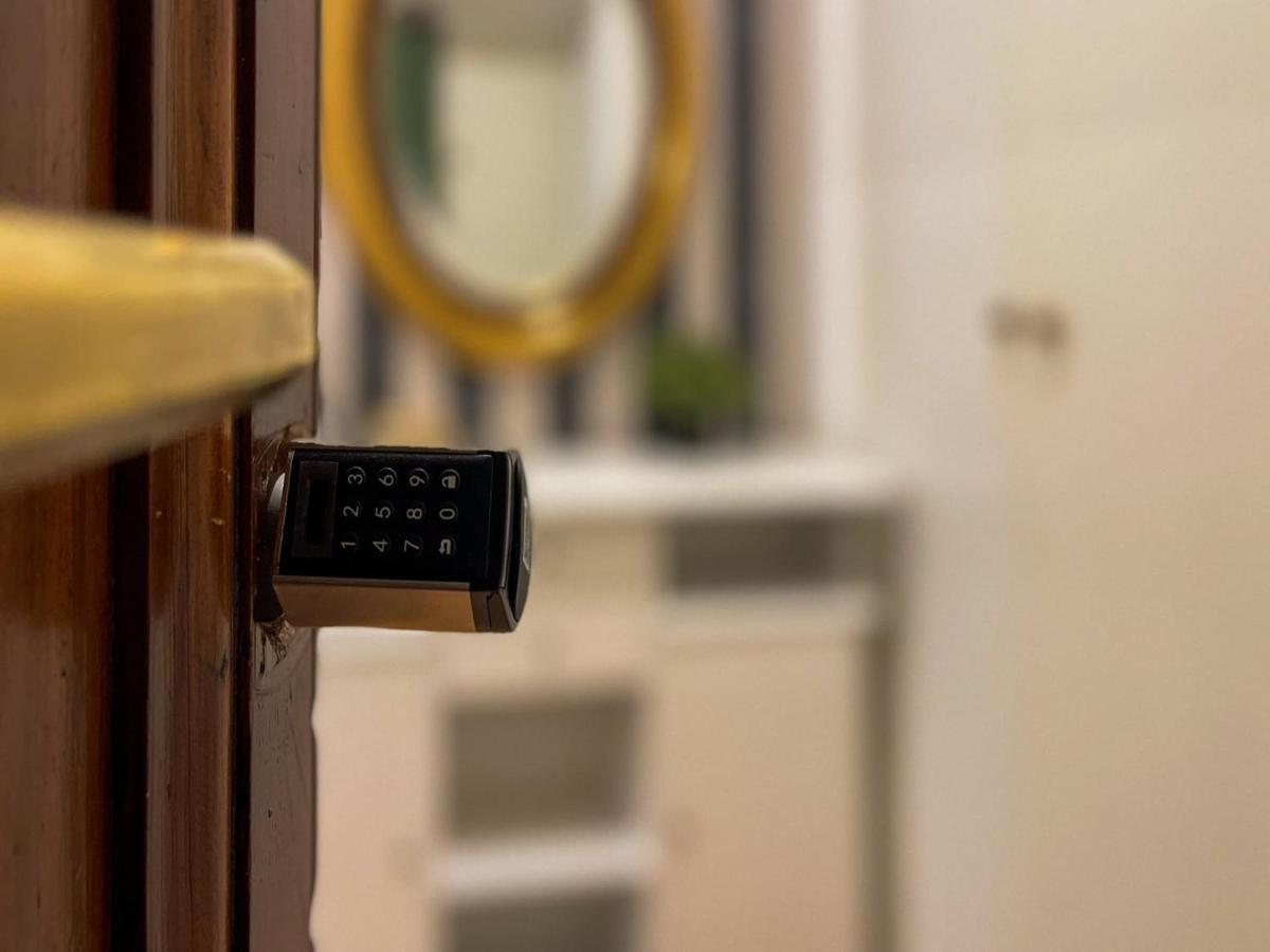 The Best Rent - Spacious Three-Bedroom Apartment Near The Colosseum روما المظهر الخارجي الصورة