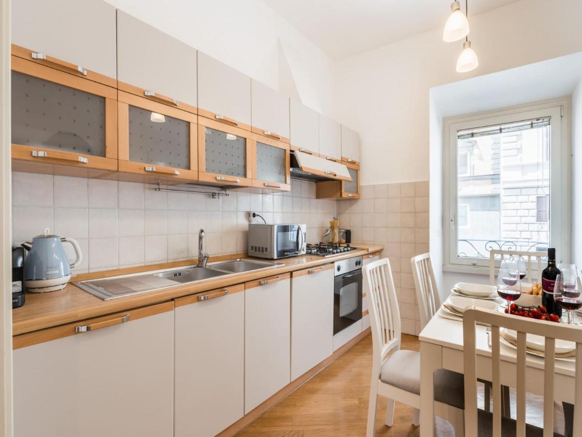 The Best Rent - Spacious Three-Bedroom Apartment Near The Colosseum روما المظهر الخارجي الصورة