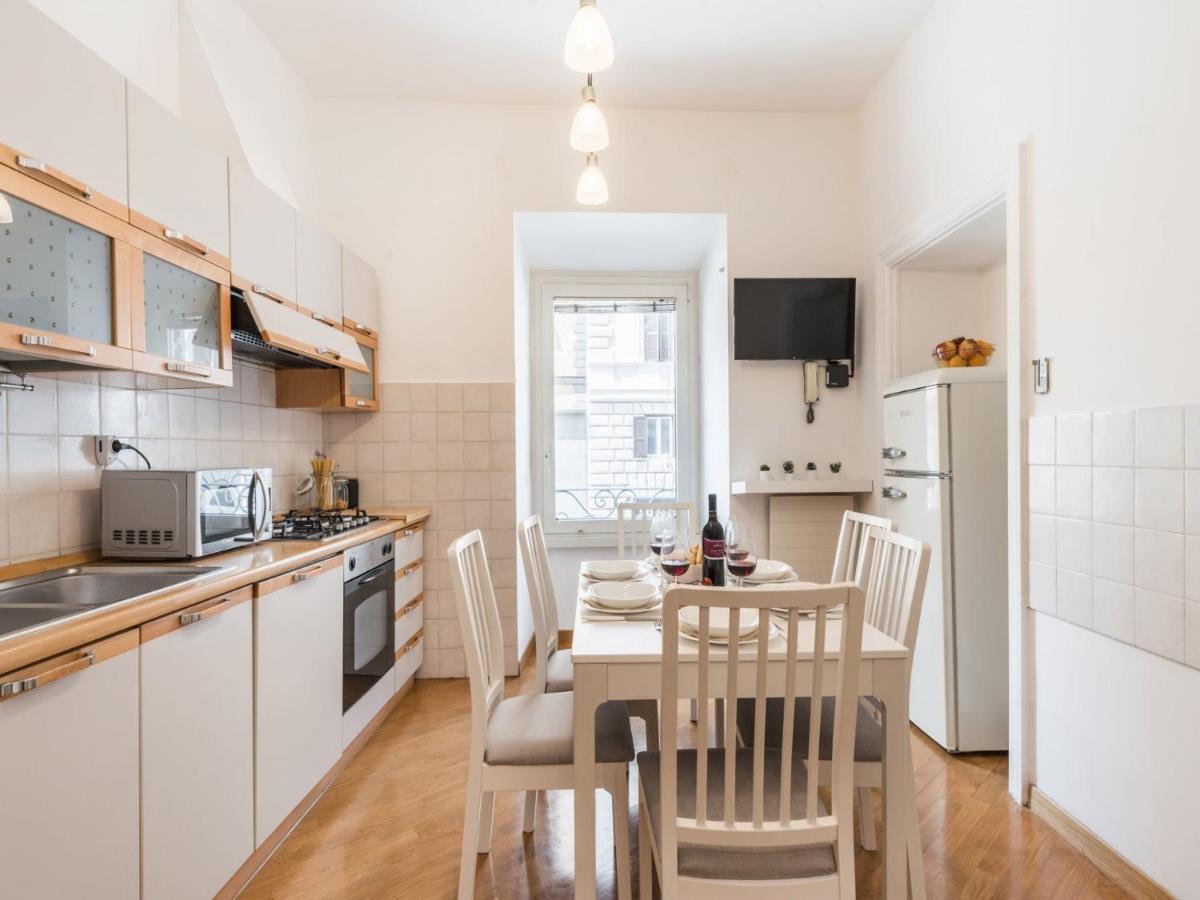 The Best Rent - Spacious Three-Bedroom Apartment Near The Colosseum روما المظهر الخارجي الصورة